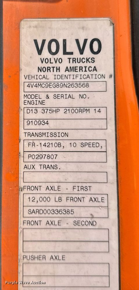 image for item DH9933 2009 Volvo VN semi truck