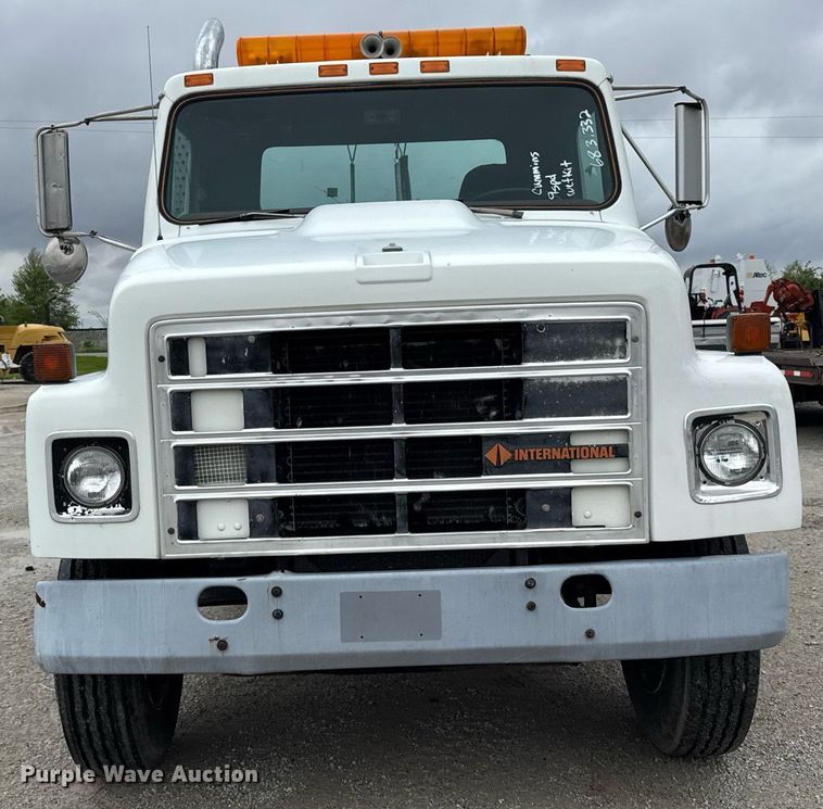 image for item DH9938 1989 International 2375 semi truck