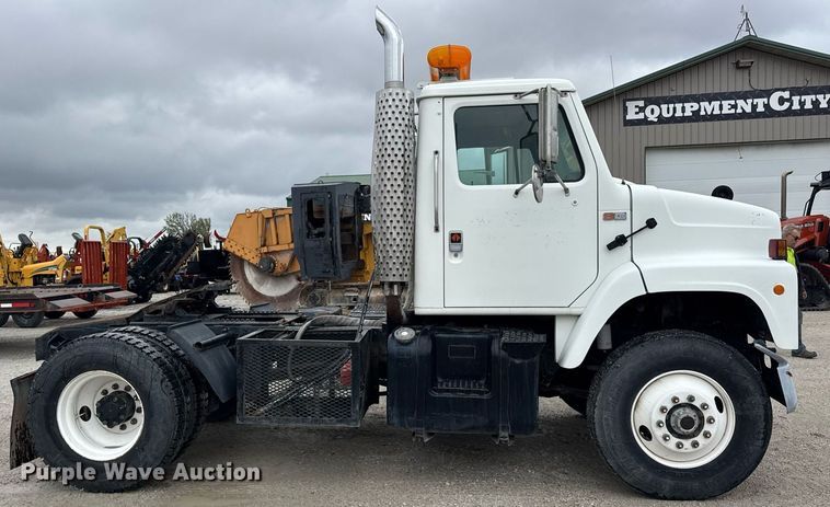 image for item DH9938 1989 International 2375 semi truck