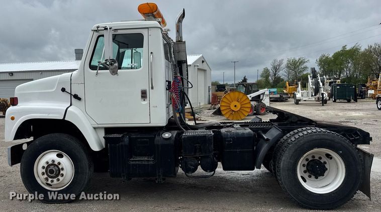 image for item DH9938 1989 International 2375 semi truck