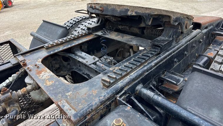 image for item DH9938 1989 International 2375 semi truck