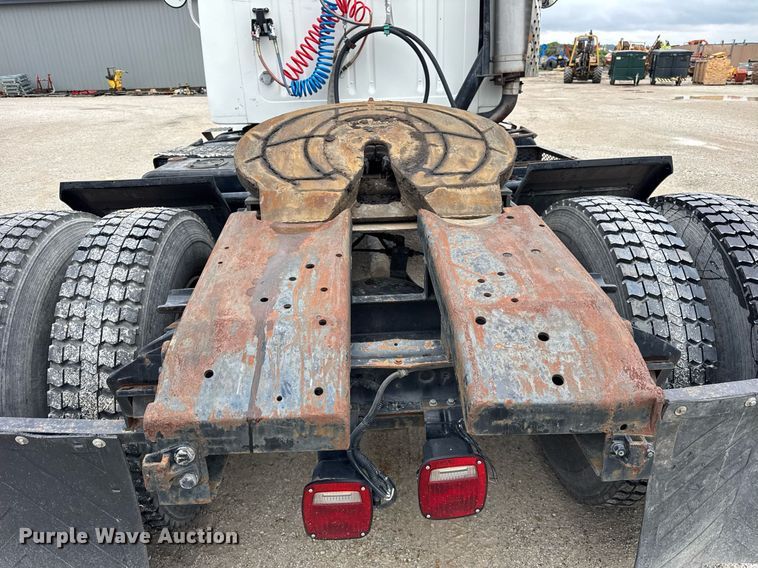 image for item DH9938 1989 International 2375 semi truck