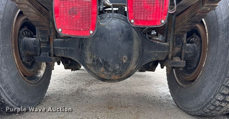 image for item DH9938 1989 International 2375 semi truck