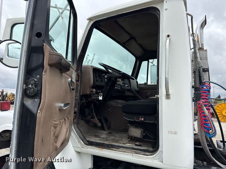 image for item DH9938 1989 International 2375 semi truck