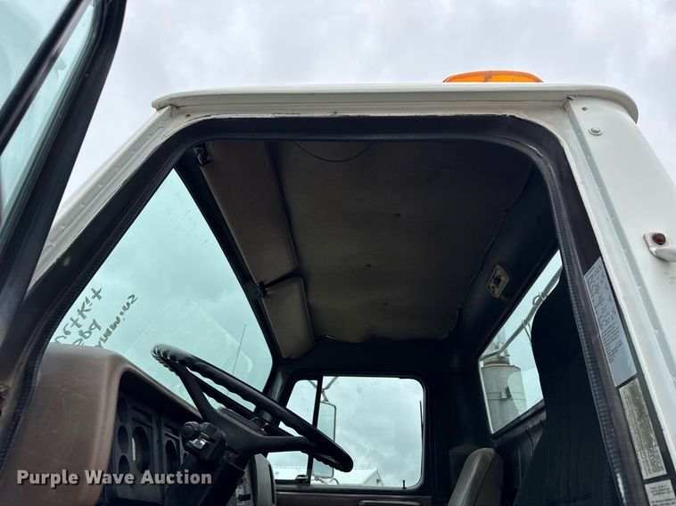 image for item DH9938 1989 International 2375 semi truck