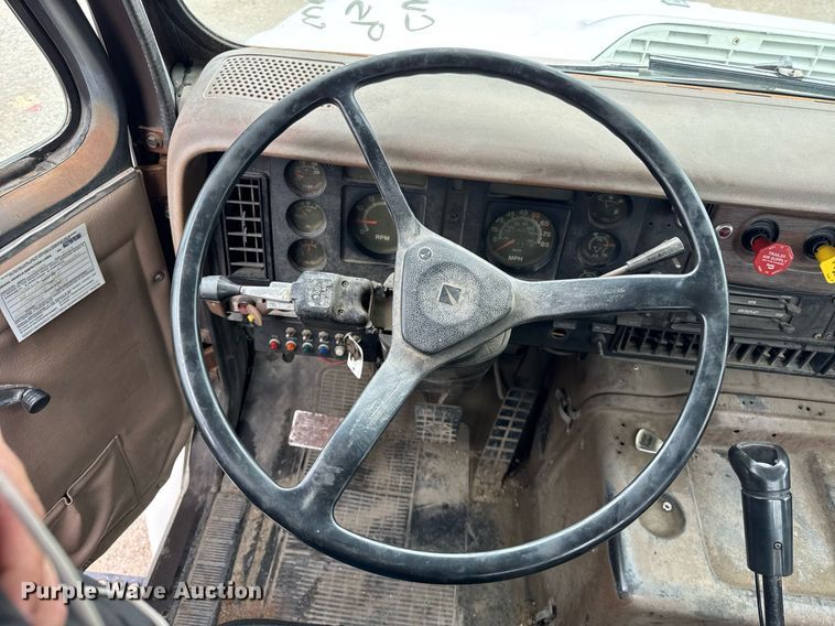 image for item DH9938 1989 International 2375 semi truck