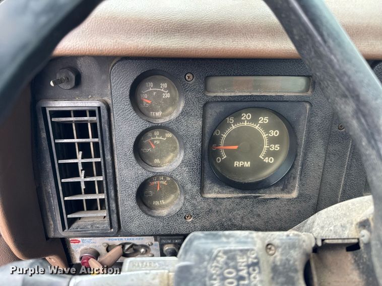 image for item DH9938 1989 International 2375 semi truck