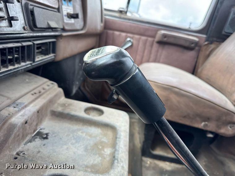 image for item DH9938 1989 International 2375 semi truck