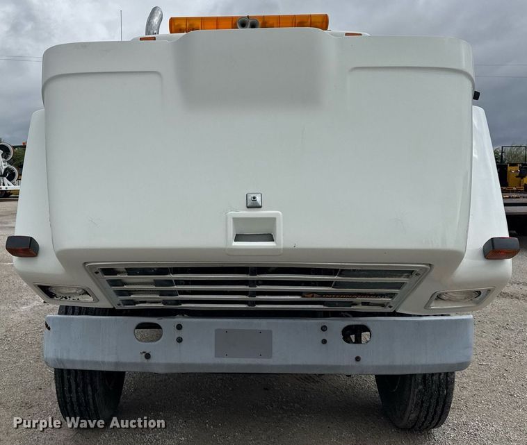 image for item DH9938 1989 International 2375 semi truck