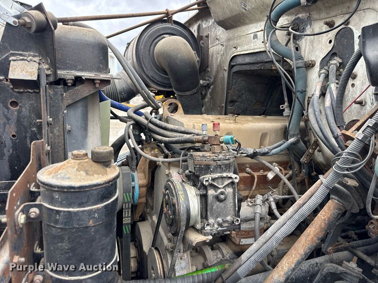 image for item DH9938 1989 International 2375 semi truck