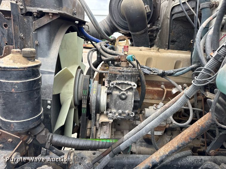 image for item DH9938 1989 International 2375 semi truck