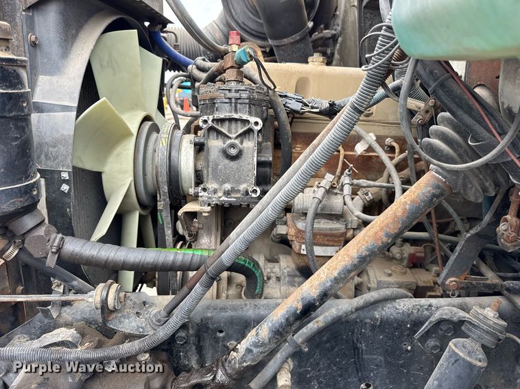 image for item DH9938 1989 International 2375 semi truck