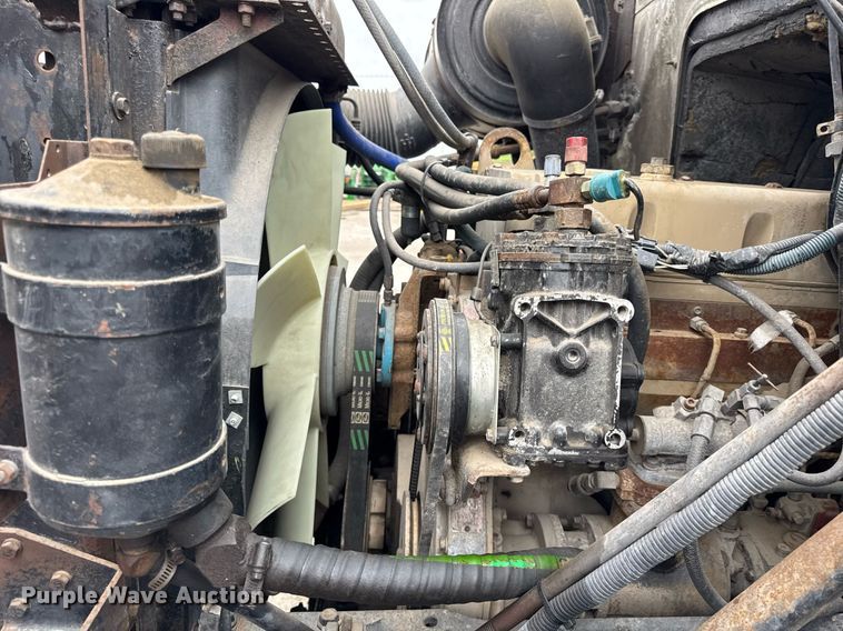 image for item DH9938 1989 International 2375 semi truck