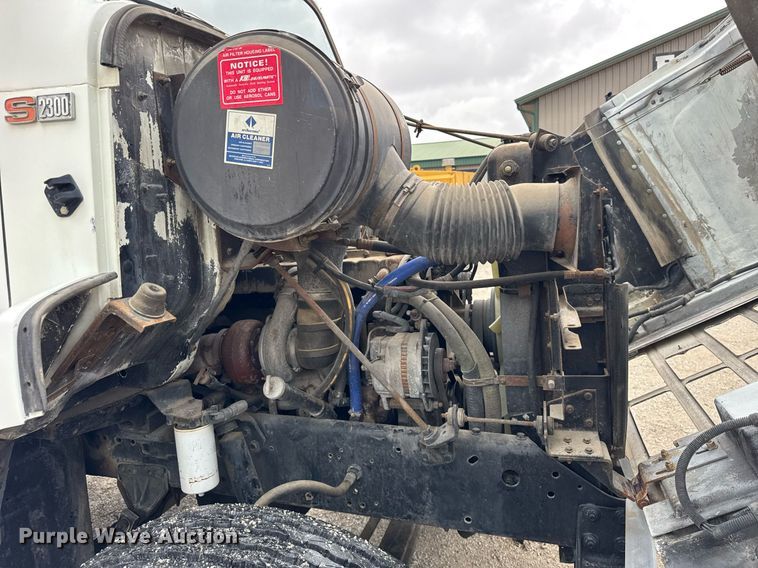 image for item DH9938 1989 International 2375 semi truck