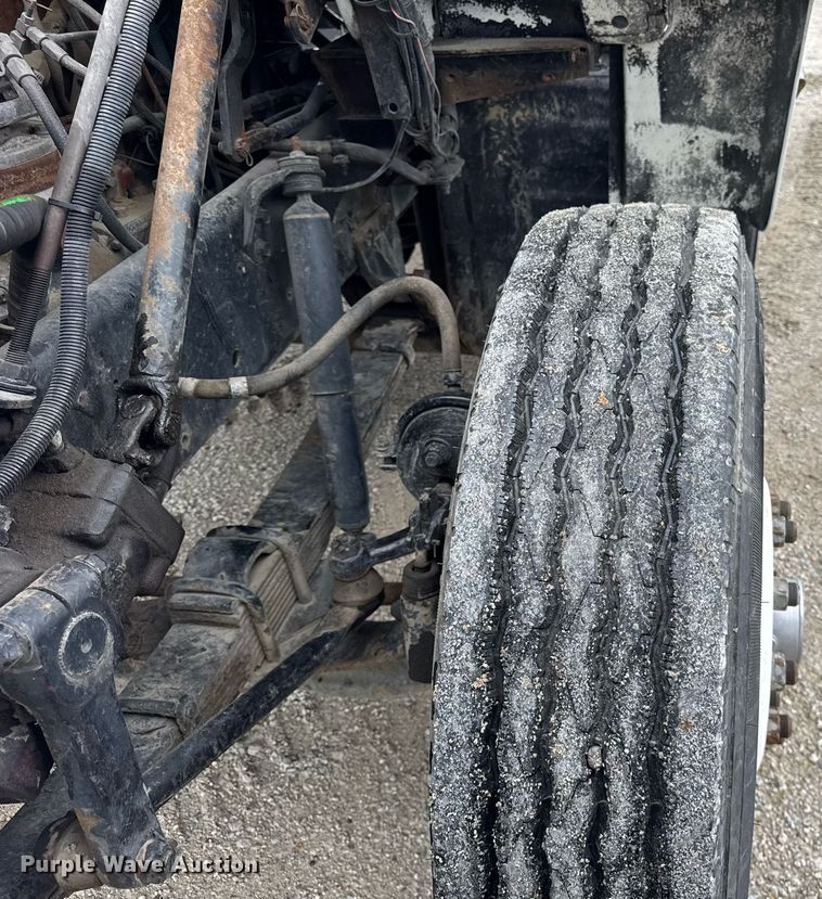 image for item DH9938 1989 International 2375 semi truck