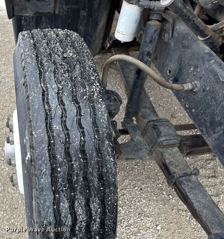 image for item DH9938 1989 International 2375 semi truck