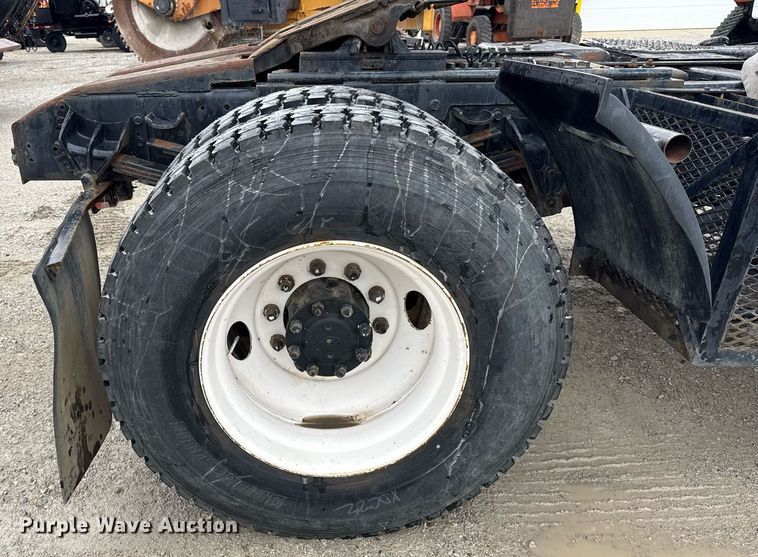 image for item DH9938 1989 International 2375 semi truck