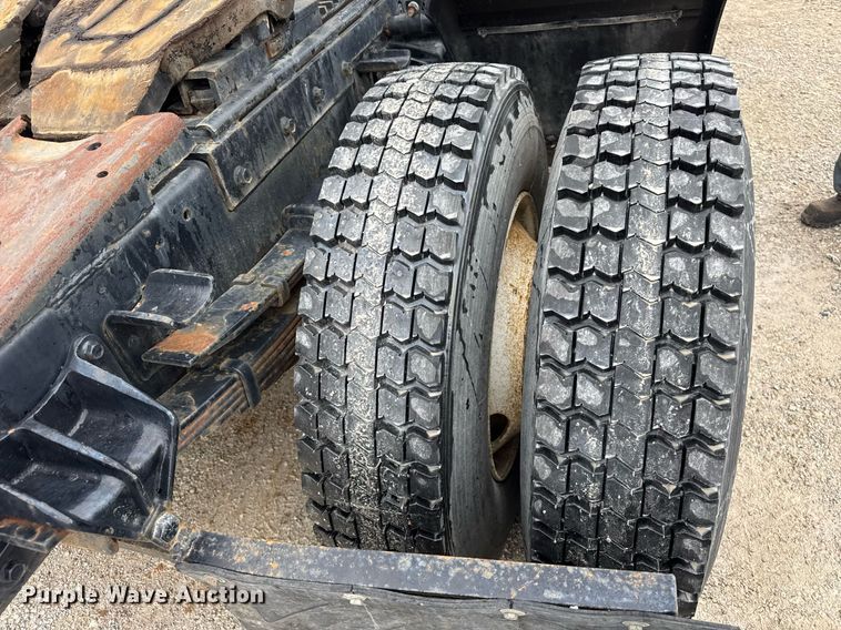 image for item DH9938 1989 International 2375 semi truck