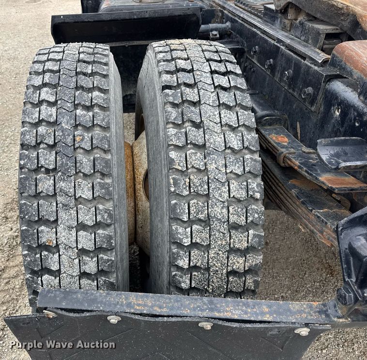 image for item DH9938 1989 International 2375 semi truck