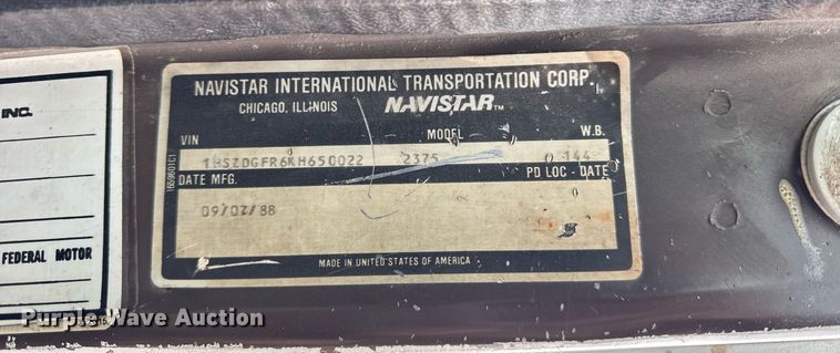 image for item DH9938 1989 International 2375 semi truck