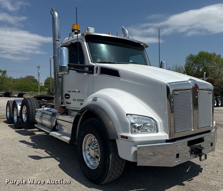 image for item DM5719 2022 Kenworth T880 semi truck