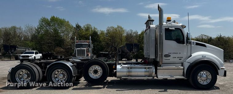 image for item DM5719 2022 Kenworth T880 semi truck