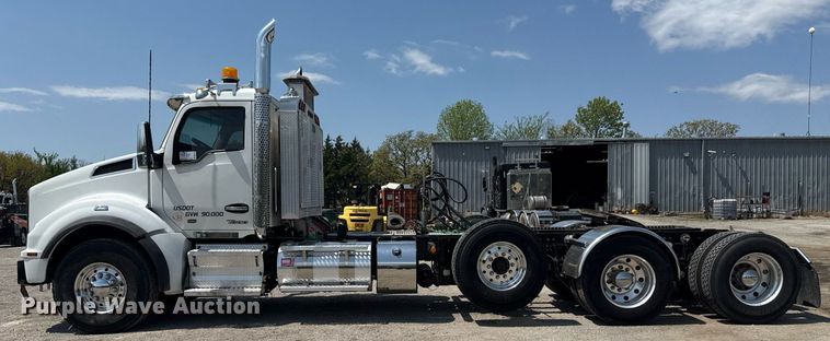 image for item DM5719 2022 Kenworth T880 semi truck