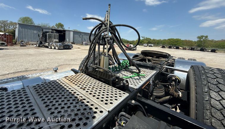 image for item DM5719 2022 Kenworth T880 semi truck