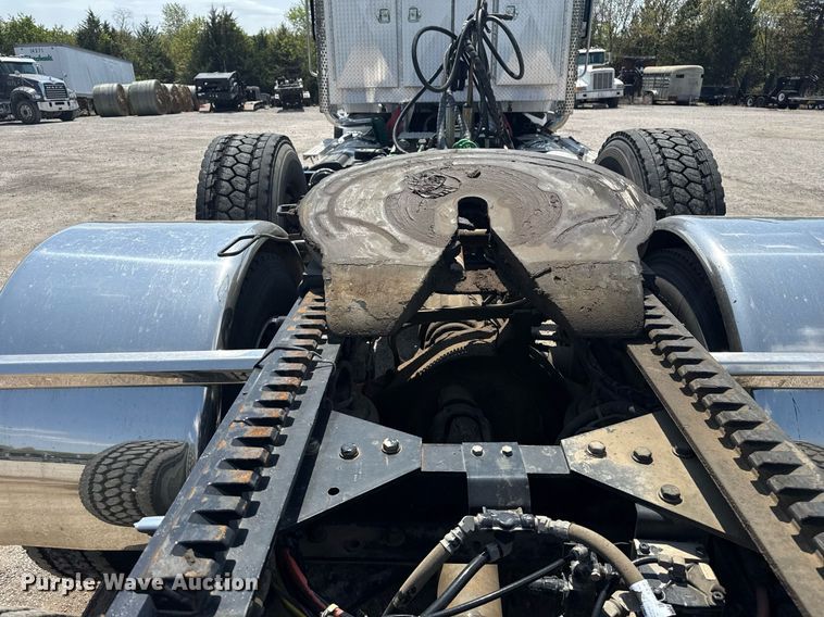 image for item DM5719 2022 Kenworth T880 semi truck