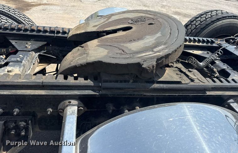 image for item DM5719 2022 Kenworth T880 semi truck