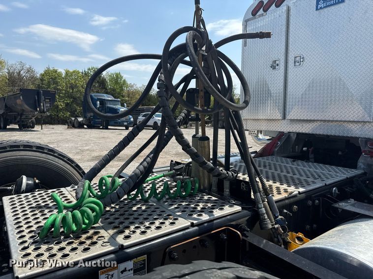 image for item DM5719 2022 Kenworth T880 semi truck