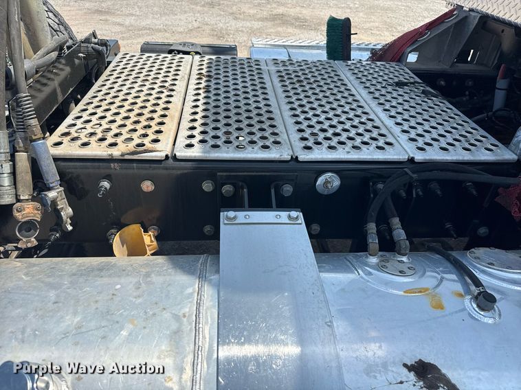 image for item DM5719 2022 Kenworth T880 semi truck