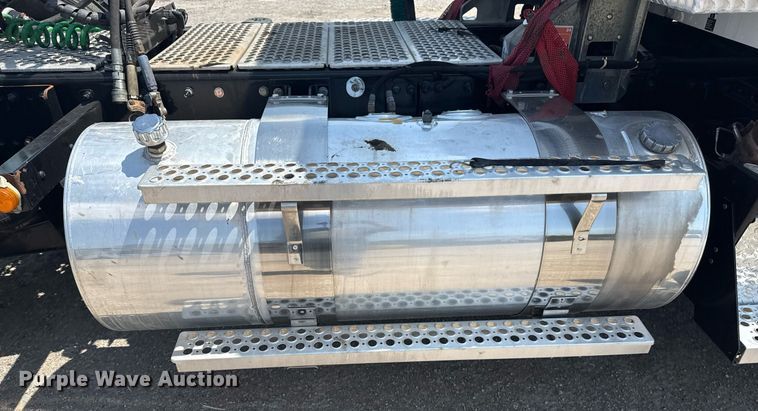 image for item DM5719 2022 Kenworth T880 semi truck