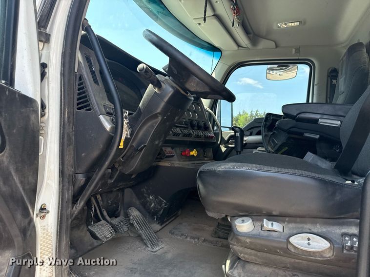 image for item DM5719 2022 Kenworth T880 semi truck