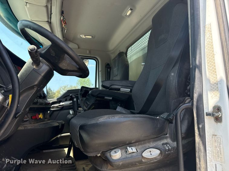 image for item DM5719 2022 Kenworth T880 semi truck