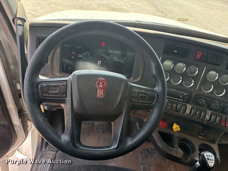 image for item DM5719 2022 Kenworth T880 semi truck