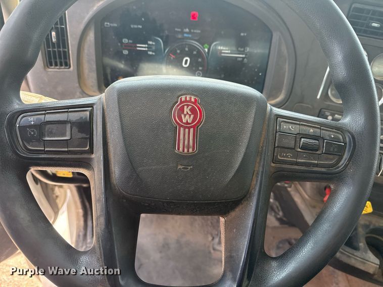 image for item DM5719 2022 Kenworth T880 semi truck