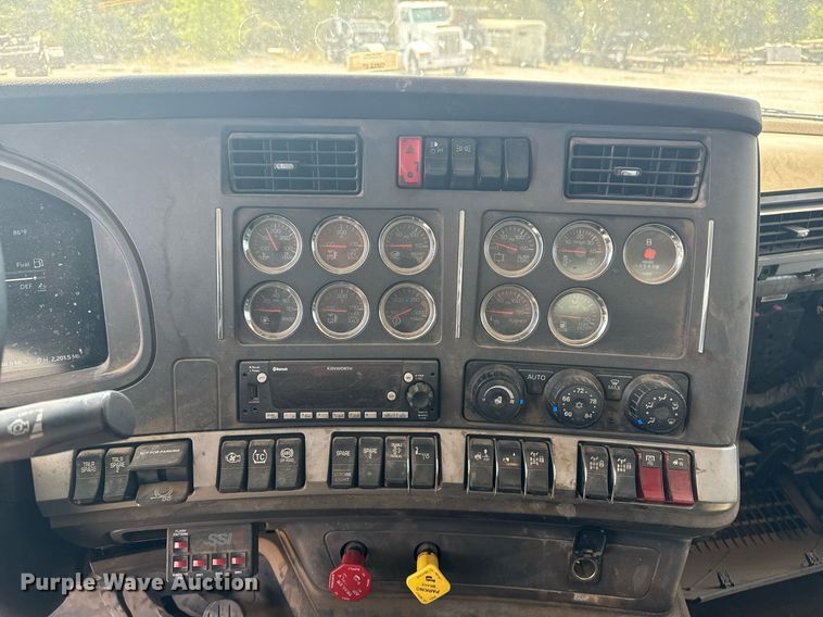 image for item DM5719 2022 Kenworth T880 semi truck