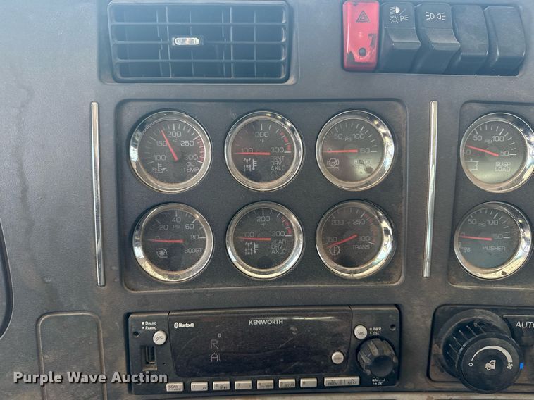 image for item DM5719 2022 Kenworth T880 semi truck
