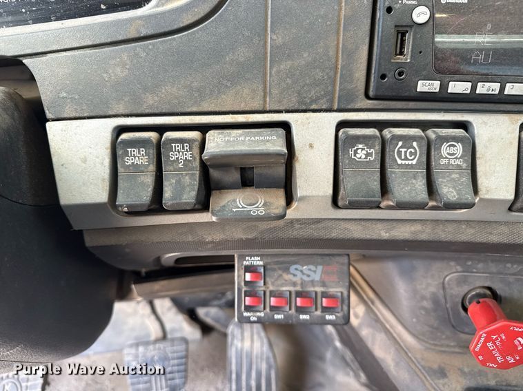 image for item DM5719 2022 Kenworth T880 semi truck