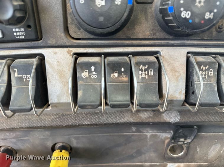 image for item DM5719 2022 Kenworth T880 semi truck