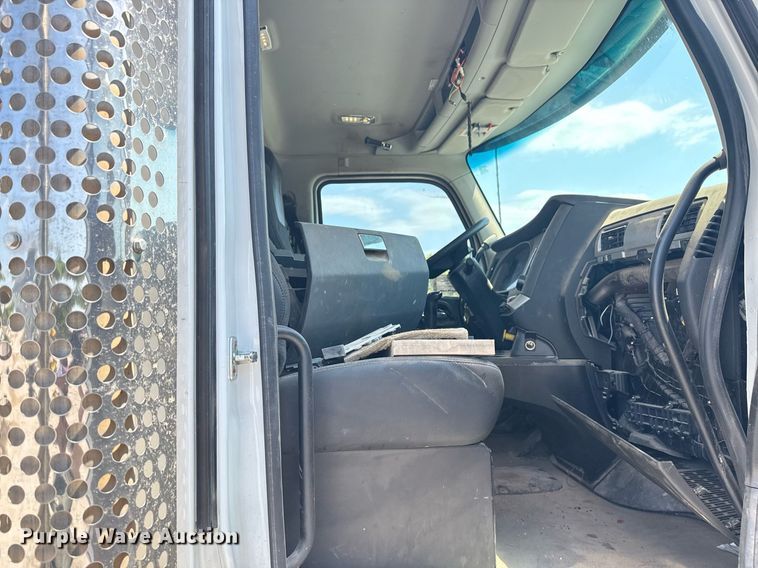 image for item DM5719 2022 Kenworth T880 semi truck