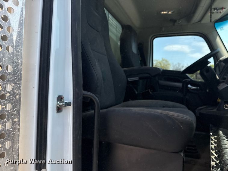 image for item DM5719 2022 Kenworth T880 semi truck