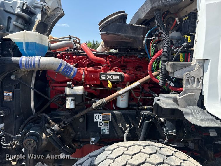 image for item DM5719 2022 Kenworth T880 semi truck