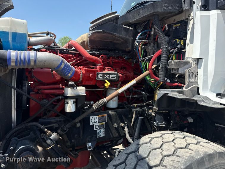 image for item DM5719 2022 Kenworth T880 semi truck