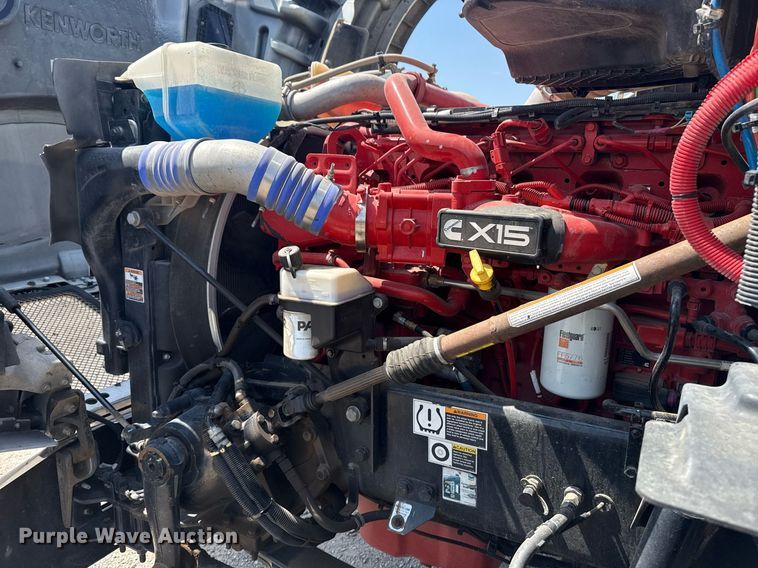 image for item DM5719 2022 Kenworth T880 semi truck