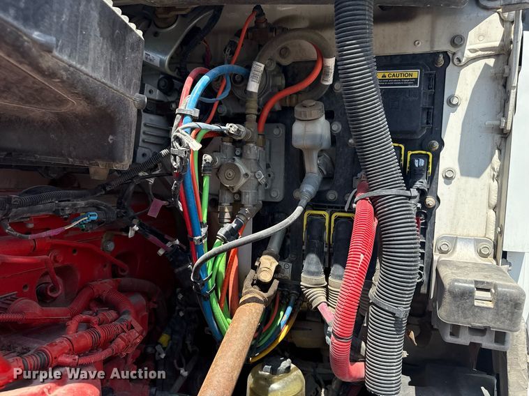 image for item DM5719 2022 Kenworth T880 semi truck