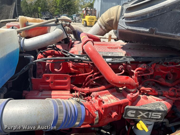 image for item DM5719 2022 Kenworth T880 semi truck