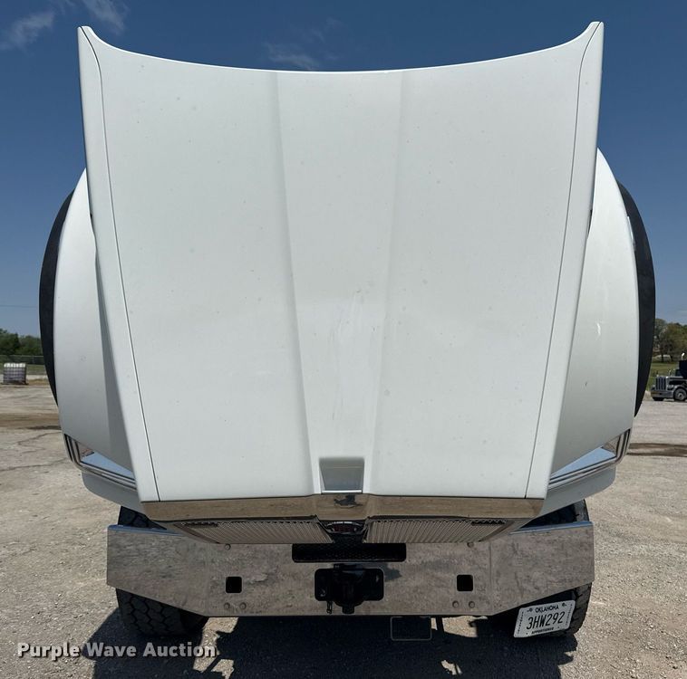 image for item DM5719 2022 Kenworth T880 semi truck