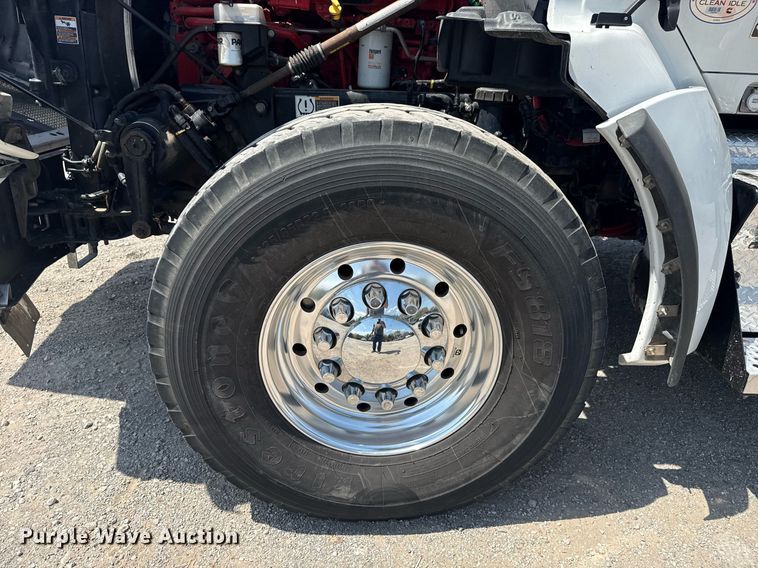 image for item DM5719 2022 Kenworth T880 semi truck